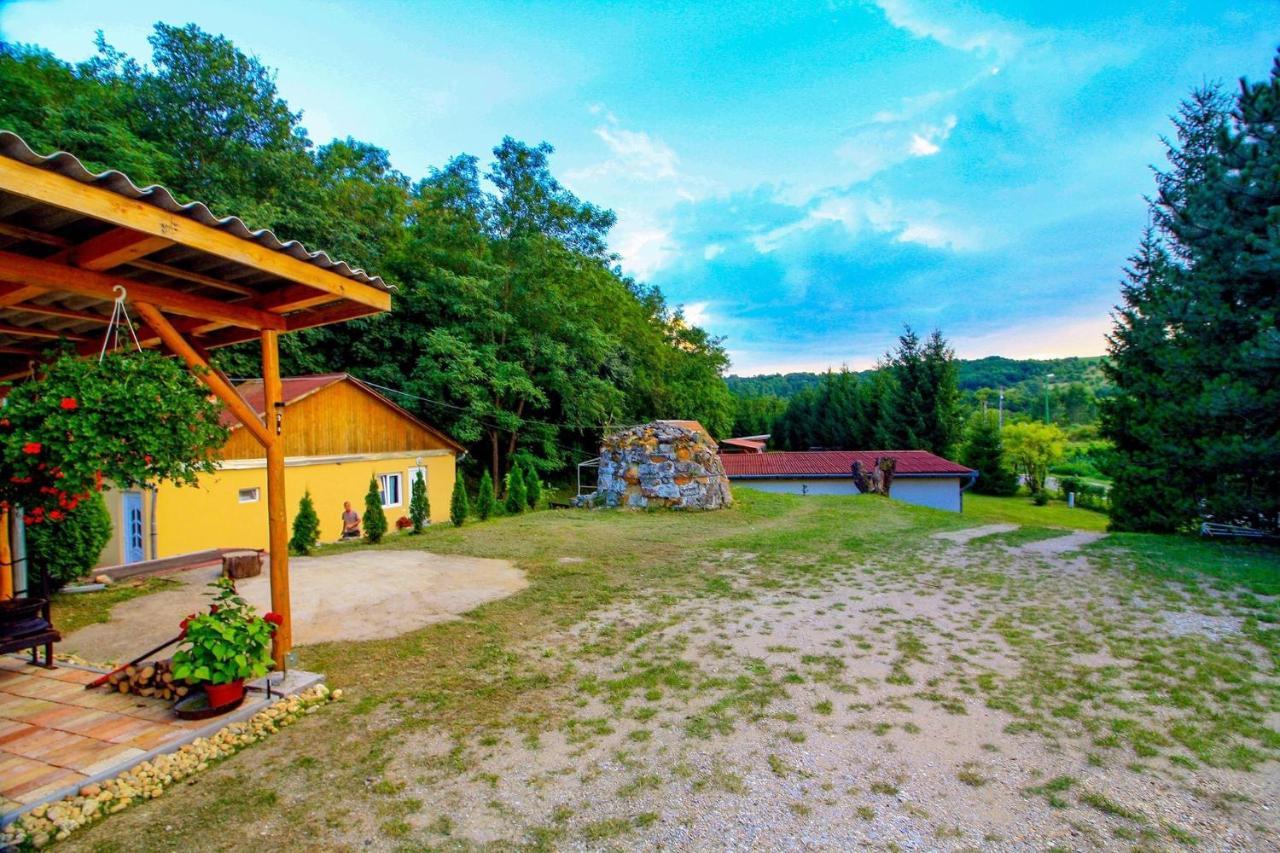 Horvath Vendeghaz Hotel Monosbel Luaran gambar