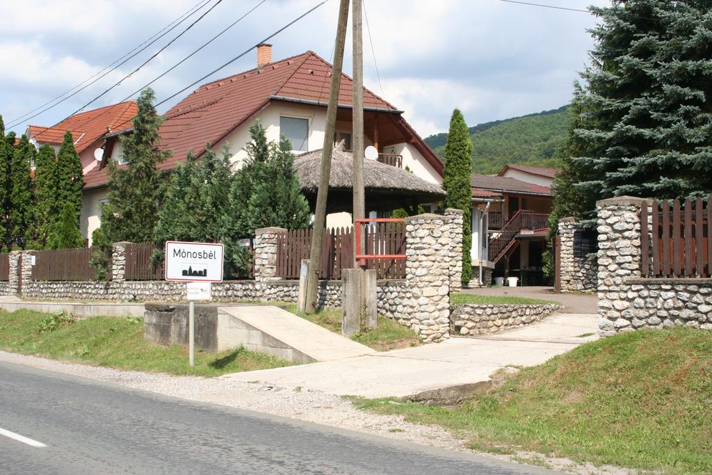 Horvath Vendeghaz Hotel Monosbel Luaran gambar