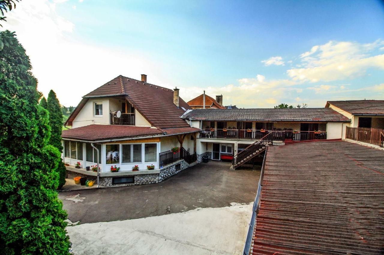 Horvath Vendeghaz Hotel Monosbel Luaran gambar